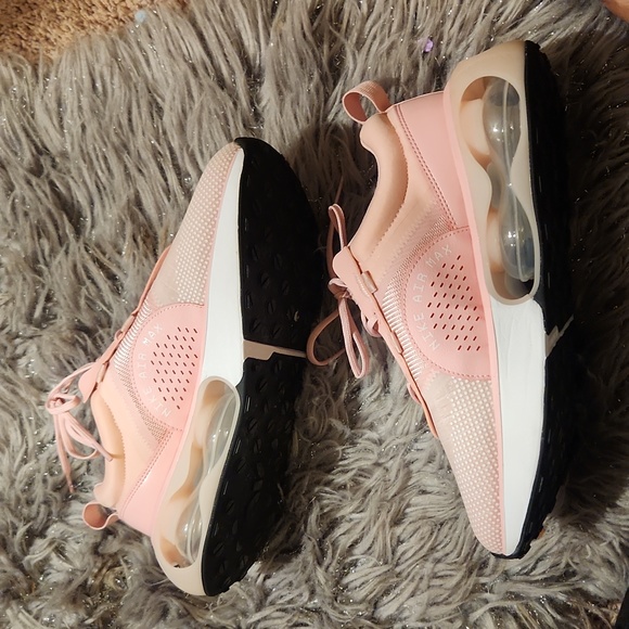 Nike Air Max 2021 - Picture 2 of 5